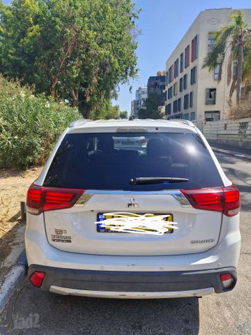 מיצובישי אאוטלנדר