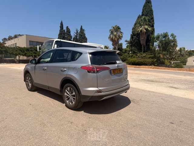 טויוטה RAV4