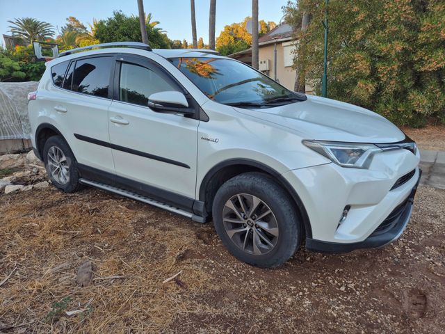 טויוטה RAV4