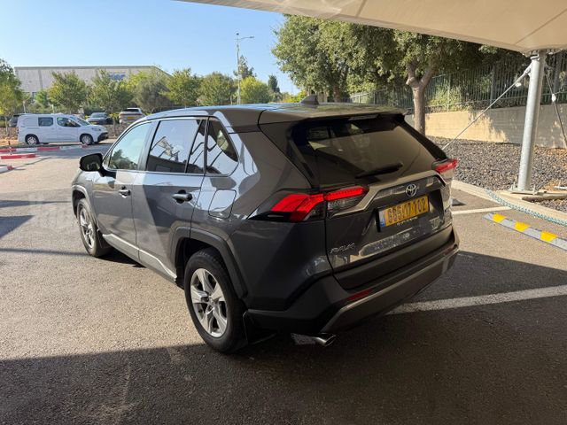 טויוטה RAV4