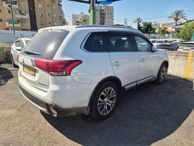 מיצובישי אאוטלנדר