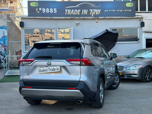 טויוטה RAV4