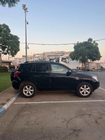 טויוטה RAV4