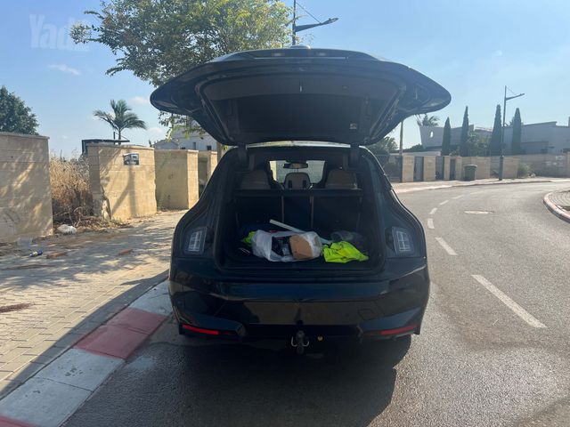 ב מ וו iX