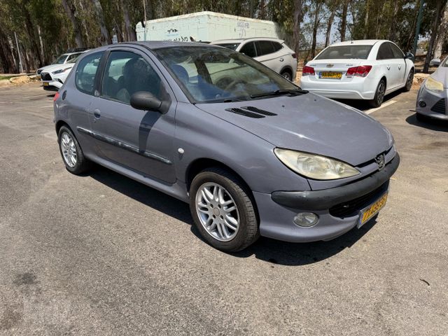 פיג'ו 206