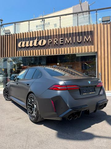 ב מ וו M5