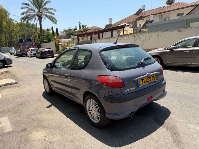 פיג'ו 206