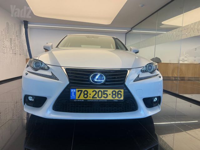 IS Executive 300h היברידי אוט׳ 2.5 (181 כ״ס) [2016-2017]