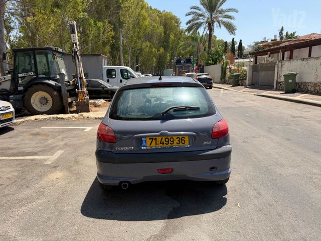 פיג'ו 206