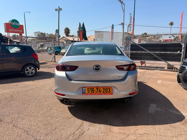 מאזדה 3