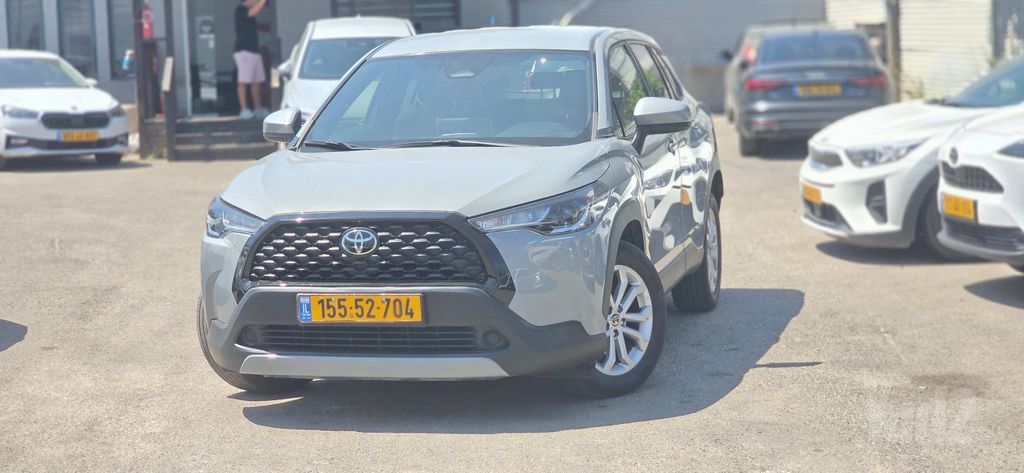 מודעת רכב טויוטה קורולה קרוס