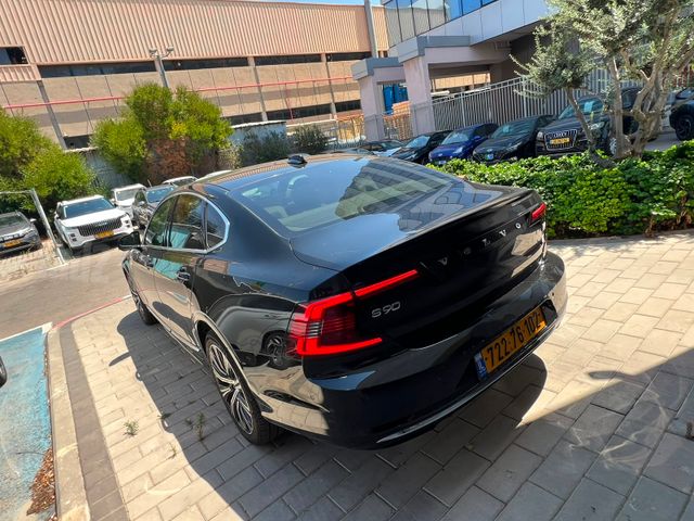 וולוו S90