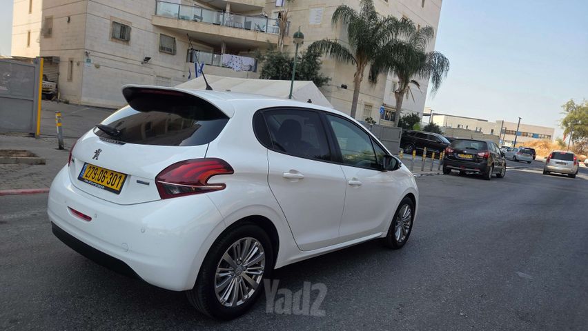 פיג'ו 208
