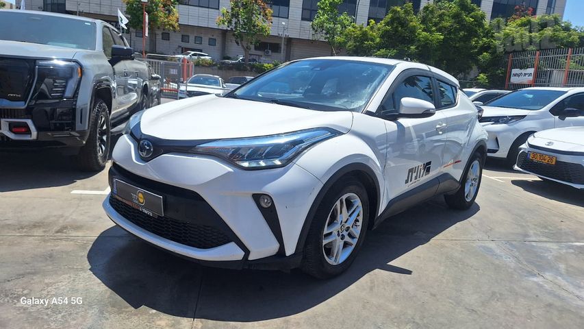 מודעת רכב טויוטה C-HR