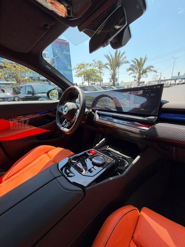 ב מ וו M5