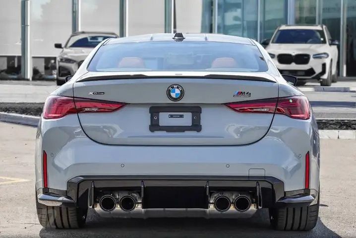 ב מ וו M4