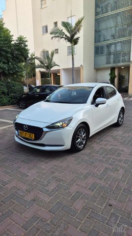 מודעת רכב מאזדה 2