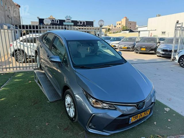 קורולה Style היברידי אוט׳ סדאן 4 דל 1.8 (98 כ״ס)
