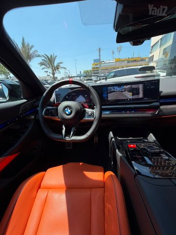 ב מ וו M5
