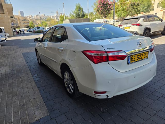 טויוטה קורולה
