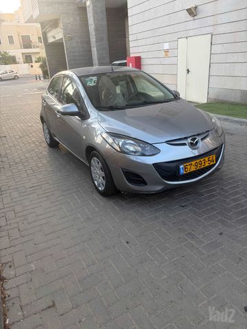 מודעת רכב מאזדה 2