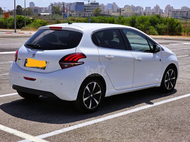 פיג'ו 208