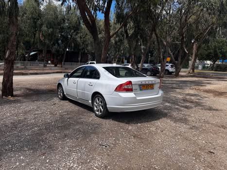 וולוו S80