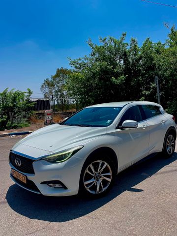 אינפיניטי Q30