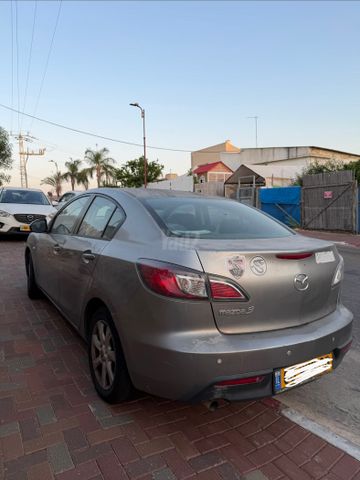 מודעת רכב מאזדה 3