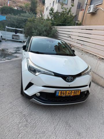 מודעת רכב טויוטה C-HR