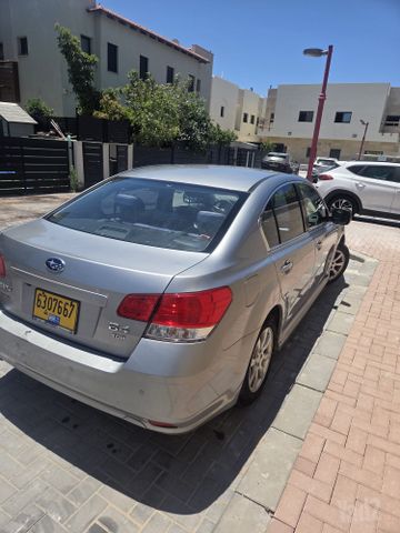 סובארו B4/לגאסי