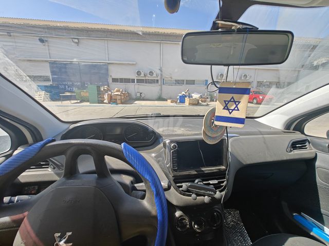 פיג'ו 208