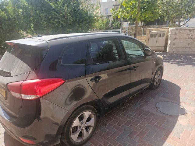 מודעת רכב קיה קארנס