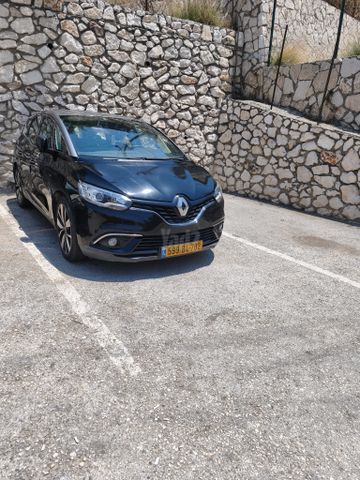 רנו סניק