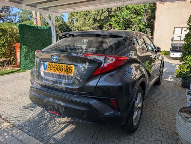 מודעת רכב טויוטה C-HR