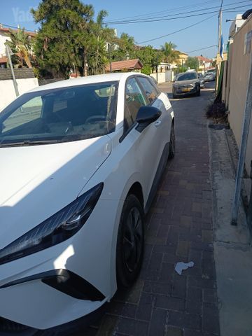 מודעת רכב אם ג'י MG4