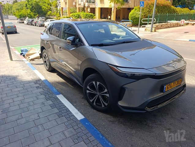 טויוטה bZ4X