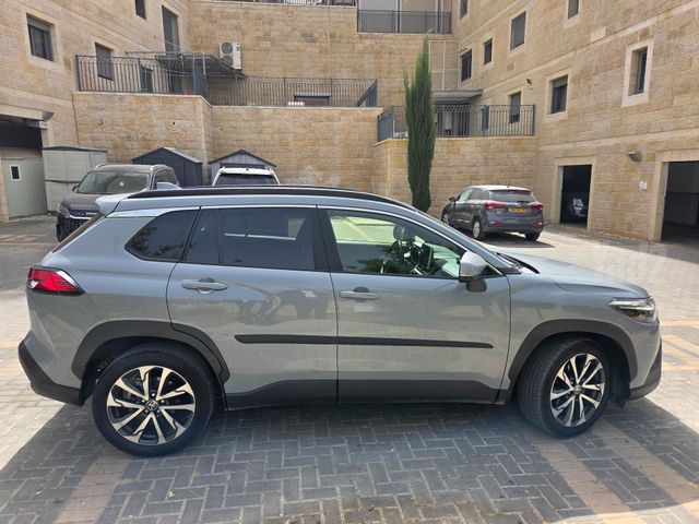 טויוטה קורולה קרוס