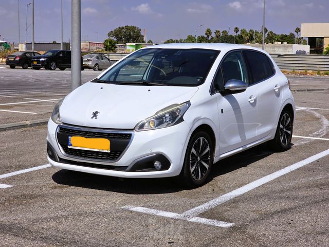 פיג'ו 208