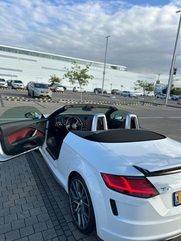 אאודי TT