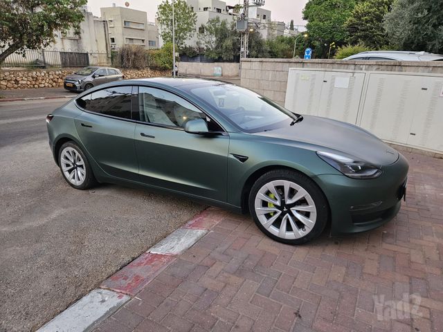 מודעת רכב טסלה מודל 3