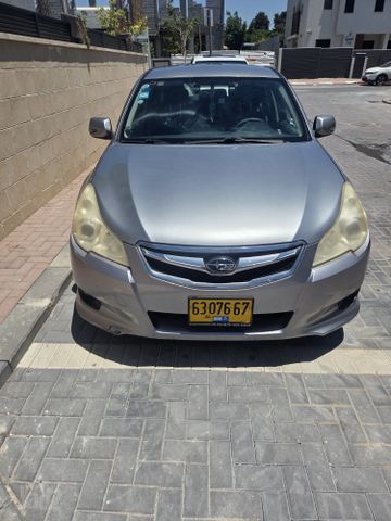סובארו B4/לגאסי