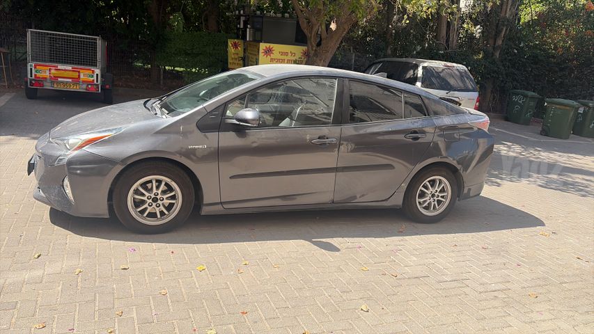 טויוטה פריוס