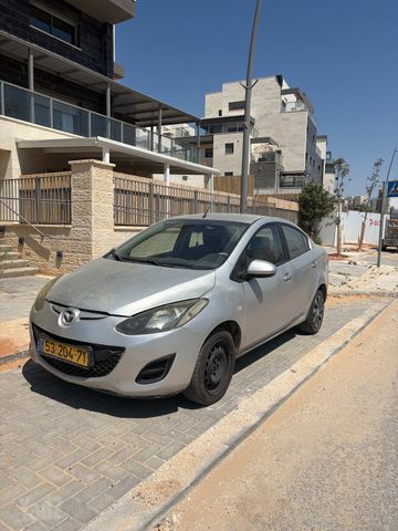 מודעת רכב מאזדה 2