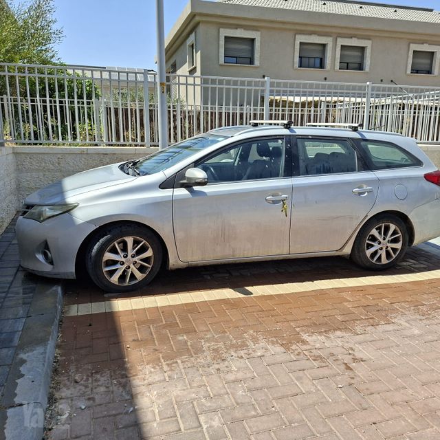 מודעת רכב טויוטה אוריס