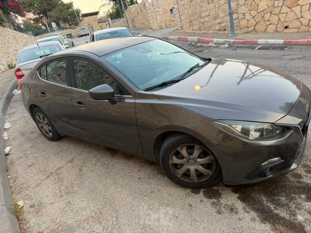 מודעת רכב מאזדה 3