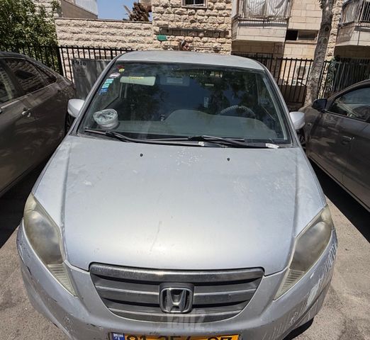 מודעת רכב הונדה FR-V