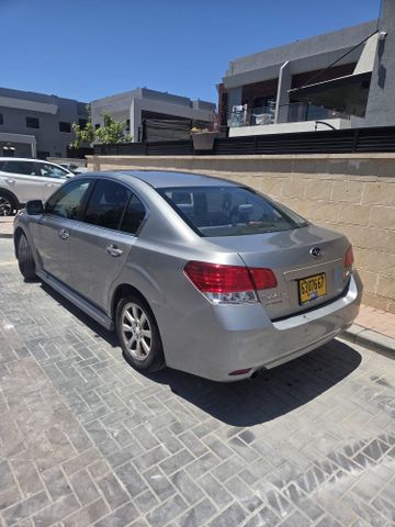 סובארו B4/לגאסי