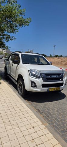 איסוזו די-מקס