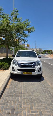 איסוזו די-מקס